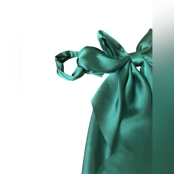 Christmas holiday bow garland - 7 bows long - Picture 4 of 6